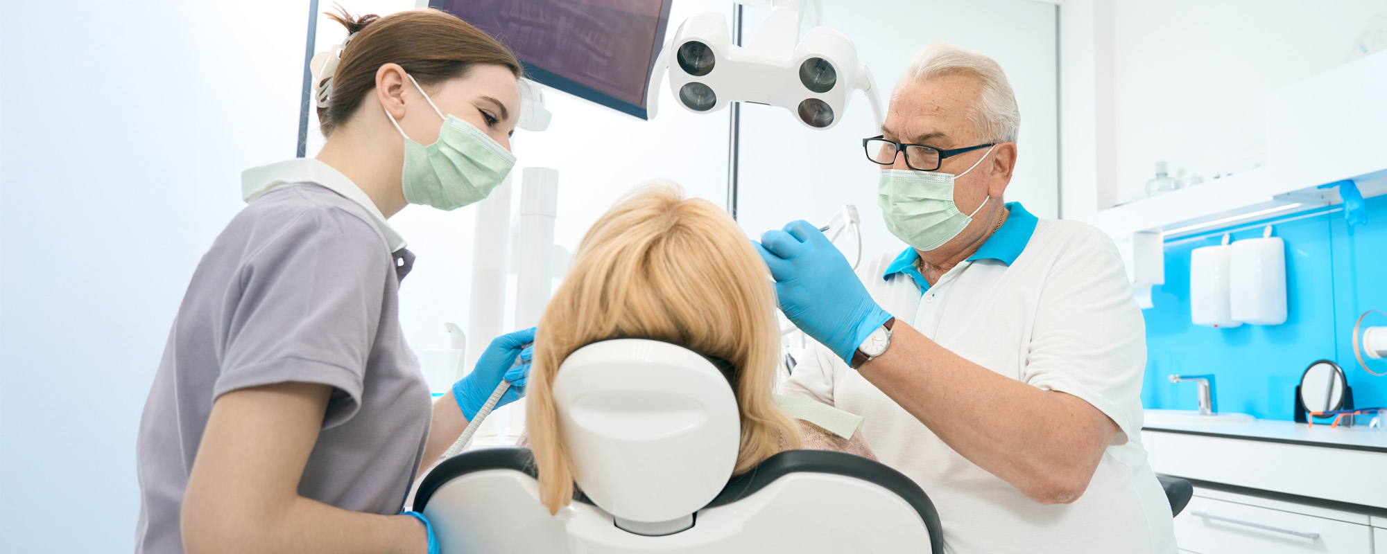 Concentrated orthodontist is helping reduce gum pain in dental clinic