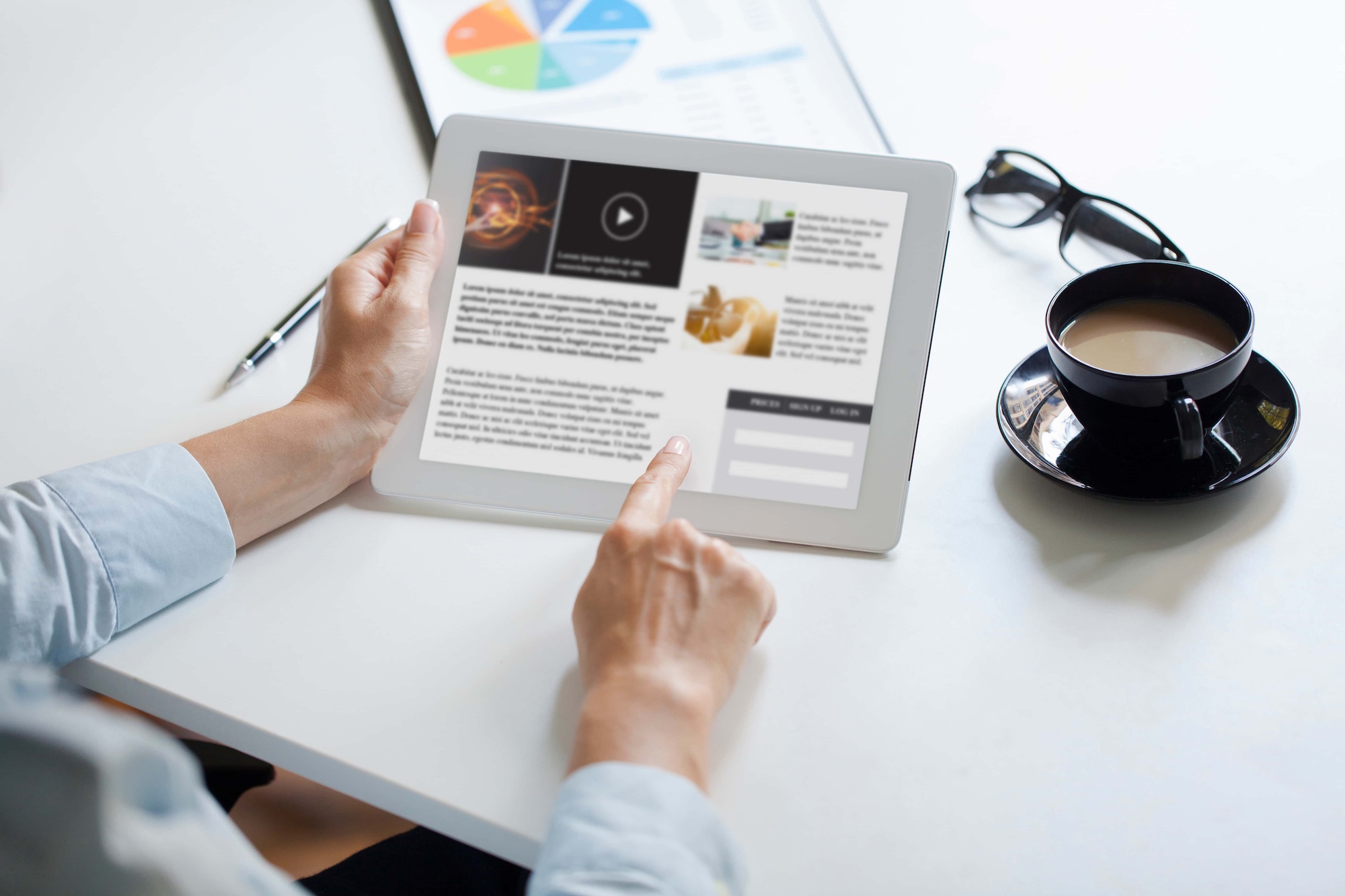 Sample online news website on tablet